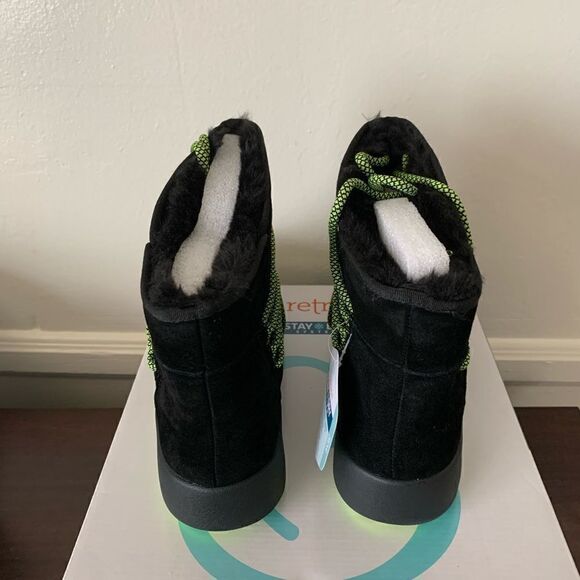 Baretraps dish water resistant  weatherproof,treaded soul, faux shearling bootie - Picture 3 of 12